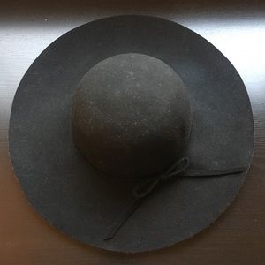 NEW Women’s 100% Wool Black Hat